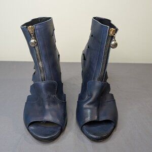 CAPEZZANI Made In Italy Leather Wedges Peep toe Cutout Sz 40 US 9 Blue Booties